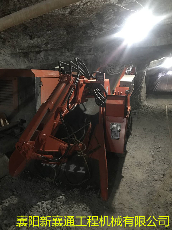 巷道扒渣机工作.jpg